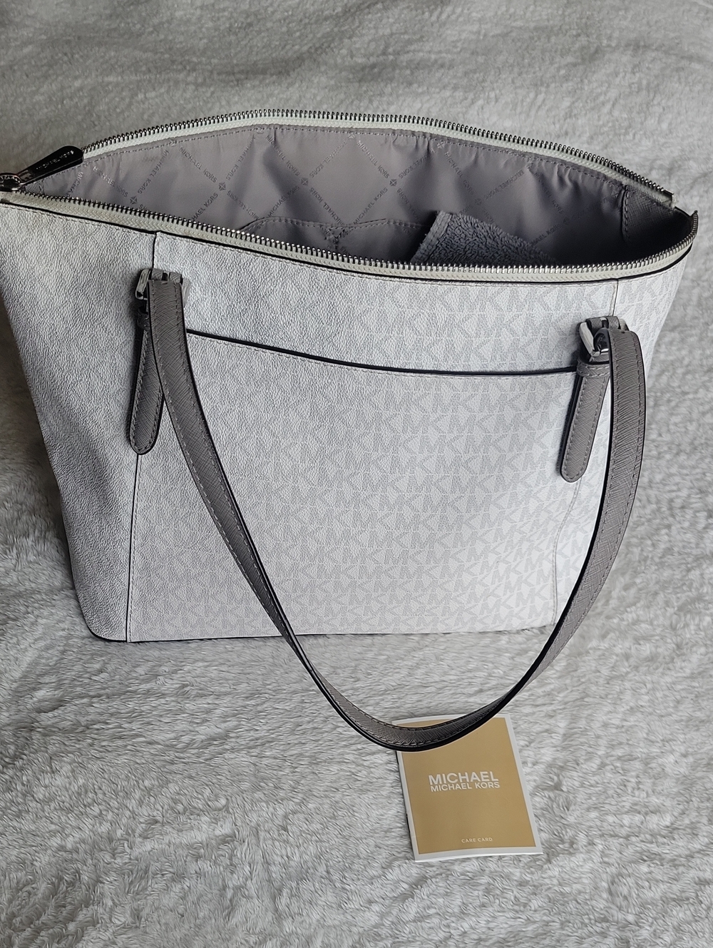 Michael Kors White and Light Gray Logo Tote ✨️✨️✨️EUC✨️✨️✨️ - Picture 7 of 16